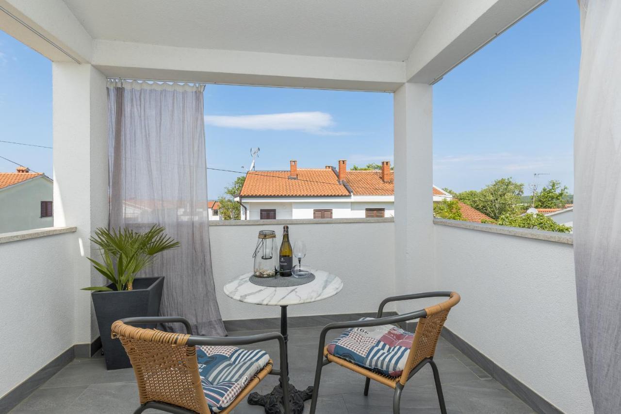 Apartments Hrestak Poreč Exterior foto